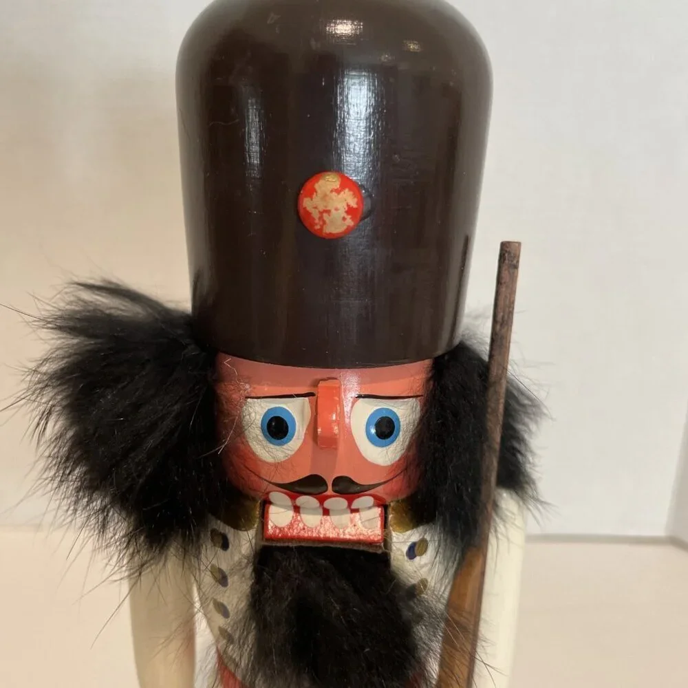 Vintage Erzgebirgische Volkskunst Nutcracker Soldier With Rifle 12